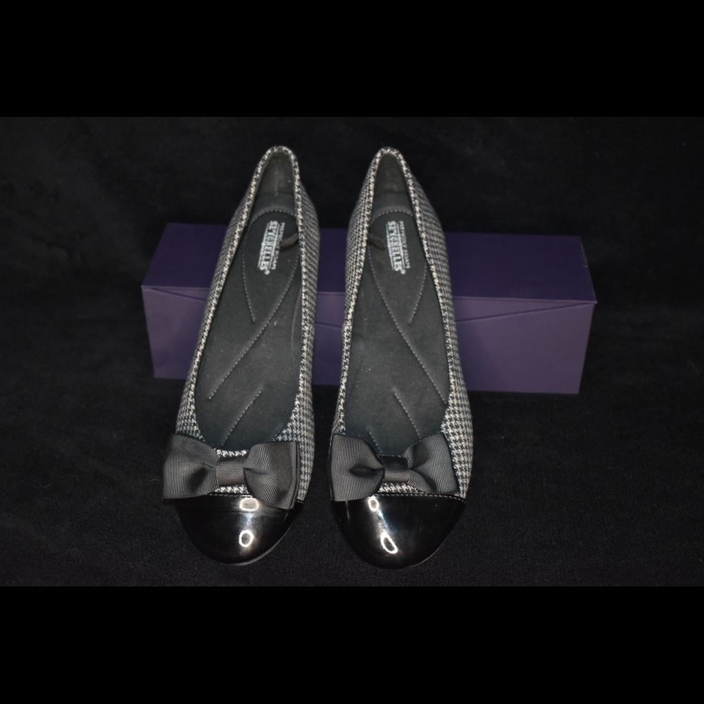 Dark memory foam women’s flats.